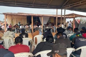 Mesa de diálogo en la Estación Centauros del Campo Caño Sur, Puerto Gaitán, Meta / Foto: GobMeta.