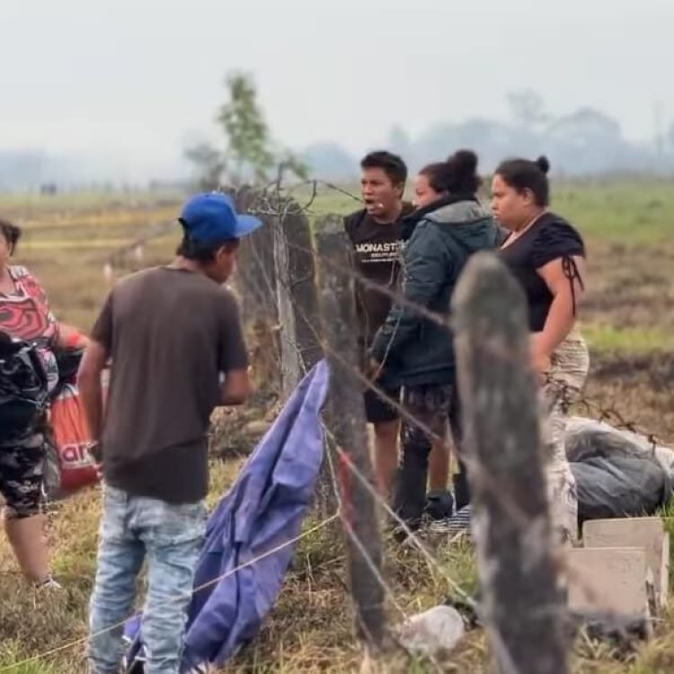 UNDEMO desaloja a invasores del predio en el barrio Betty Camacho, Villavicencio.