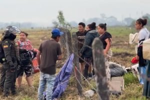 UNDEMO desaloja a invasores del predio en el barrio Betty Camacho, Villavicencio.