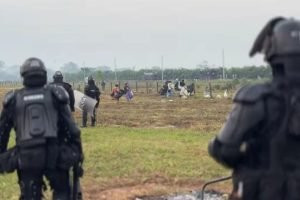 Desalojo en el lote La Paz, barrio Betty Camacho.