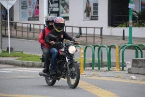 parrillero en moto / Foto: Alcaldía de Villavicencio.