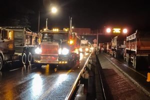 Bloqueo por parte de los transportadores de carga, en sector Llano Lindo, vía Bogotá - Villavicencio / Foto: Puntos Suspensivos Noticias.